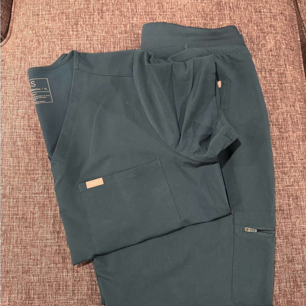 Figs Scrub Set
